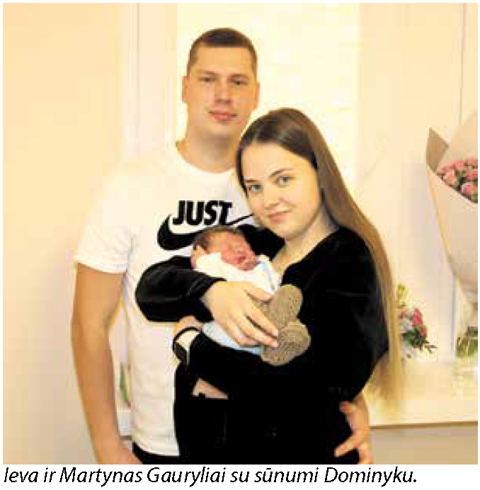 Ieva ir Martynas Gauryliai su sūnumi Dominyku