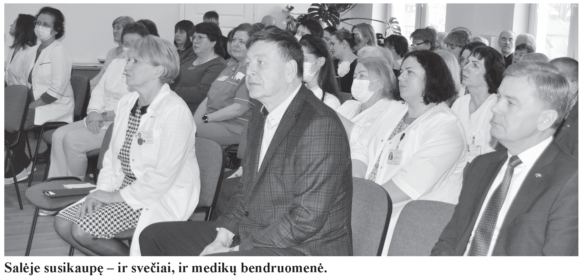 Salėje susikaupę